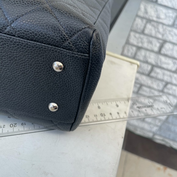 Authentic Caviar Chanel Tote bag - Picture 4 of 6